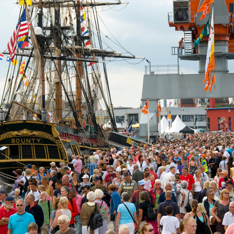 De historische replica HMS ‘Bounty’ komt uit de Verenigde Staten naar DelfSail.
