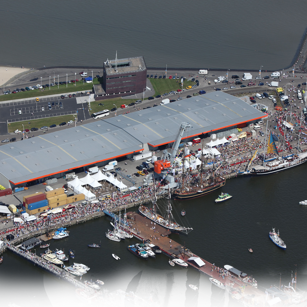 Kade van DelfSail vanuit de lucht