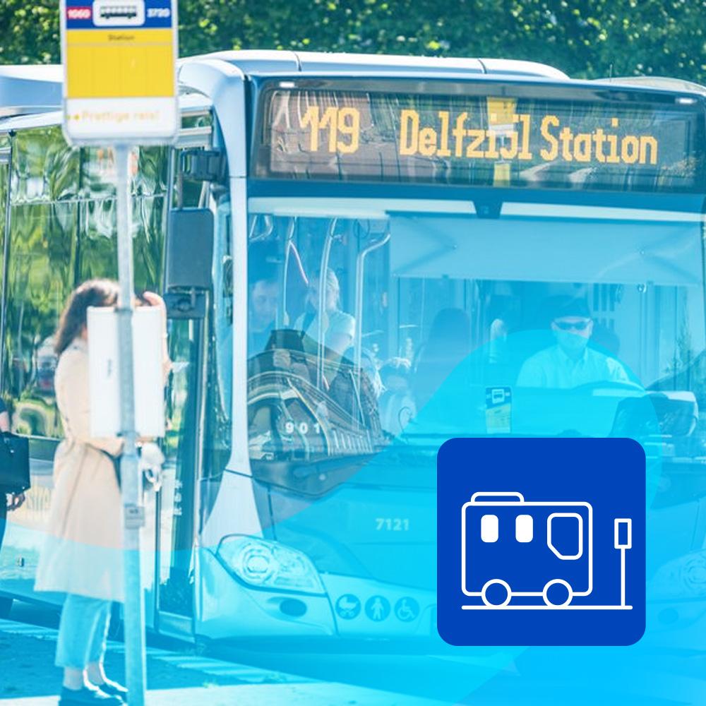 Pendelbussen van de publieke parkeerterreinen naar het evenementen terrein