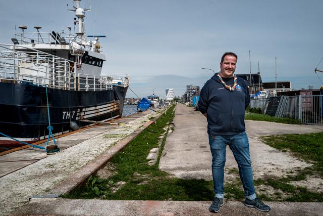 Arnoud van Duren bij het terrein aan het Eemskanaal dat in juni verandert in een scoutingkamp.