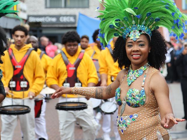 Braziliaanse sferen in het centrum tijdens de Crewparade